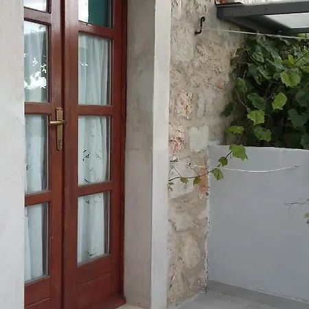Stone House With Terrace&private Parking Pitve